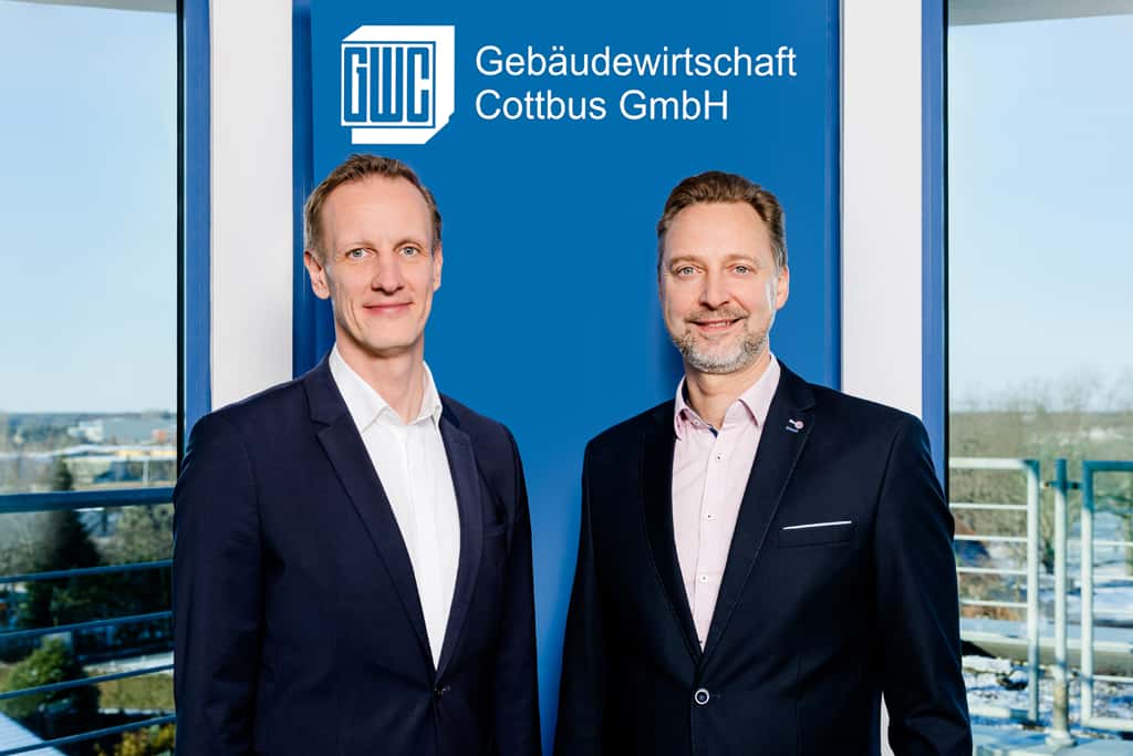 Auf dem Bild sind die beiden Geschäftsführer Herr Dr. Herke und Herr Jäkel im Portrait zu sehen